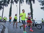 Tây Hồ Half Marathon features large number of runners