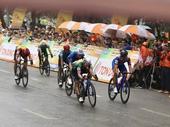 Kiệt beat strong rivals to win Hà Nội stage of HCM City Cycling