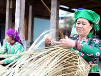 Ethnic Thái people preserve bamboo and rattan weaving craft