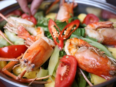 Shrimp hotpot: not too sweet, not too sour