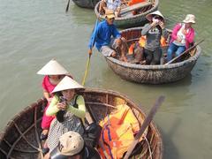 Hội An to crackdown on street vendors, coracle services
