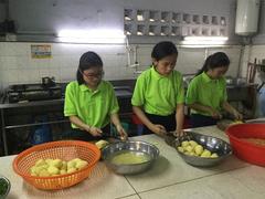 Red Cross sets up Foodbank Việt Nam to feed indigents