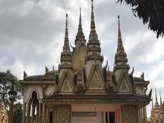 Tourists revel in rich Khmer culture