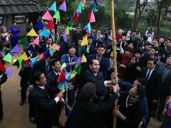 President launches spring festival in ethnic cultural village