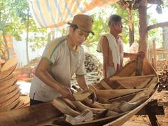 Boat making village seeks to preserve tradition