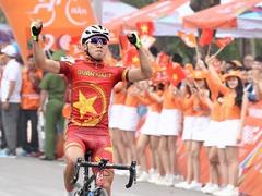 Tùng wins stage, awarded yellow and green jersey
