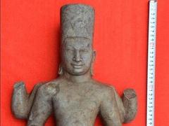 Resident finds Vishnu statue while cutting grass