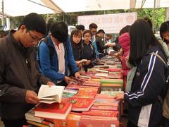 Book fair to feature books on President Hồ