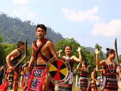 Cơ Tu people offer traditions to tourists