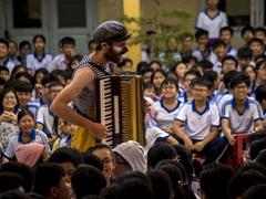 French clowns bring joy to Vietnamese kids