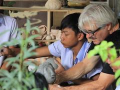 French artist helps Huế children