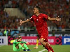 Star striker Đức inspires young footballers
