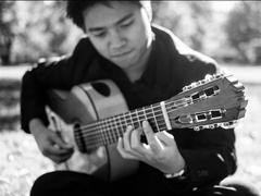 Solo guitarist highlights modern pieces