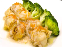 Egg white with scallops and broccoli