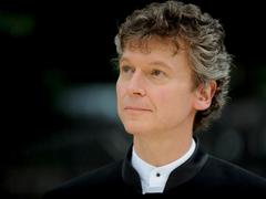American conductor leads concert at Opera House