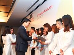 Lotte Group gives scholarships to Vietnamese students