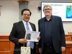 Czech-Vietnamese encyclopaedia wins Czech literature award