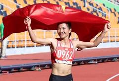 Runner Oanh wins two golds at SEA Games, while wrestlers dominate