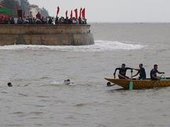 Competitor dies during dragon boat race in Hải Phòng