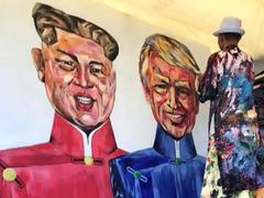 Artists find their own way to greet world leaders