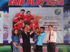 Dũng, Hậu, Chinh and Hải win Fair Play Award