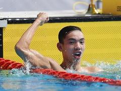 Hoàng breaks national record at swimming champs