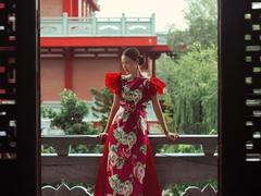 Talented female designer offers áo dài designs