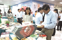 Book exhibition about President Hồ Chí Minh opens