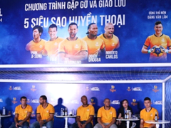 Vietnamese fans meet football legends in HCM City