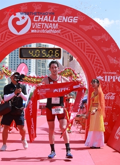 Australian triathlete triumphs at IPPGroup Challenge Việt Nam