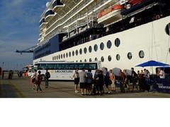 7,000 holidaymakers on two cruise ships visit VN