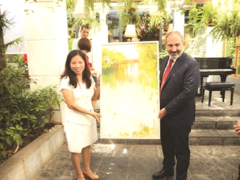 Armenian Prime Minister and his wife enjoy a taste of Việt Nam