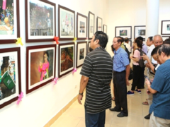 Photo exhibition shows lifestyle of Hanoians