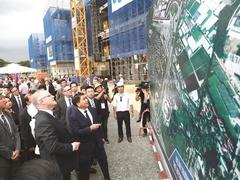 Australian PM visits F1 circuit in Hà Nội