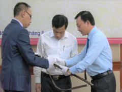 Museum receives donated objects from Mông King family