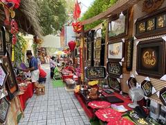 City residents flock to Tết calligraphy markets
