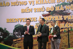 VN welcomes first foreign tourists in 2020