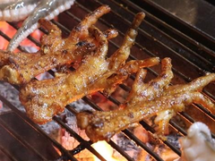 Grilled chicken feet: crispy snack great with beer