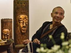 Painter surprises art lovers with wooden bas-reliefs
