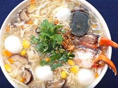 Crab soup: cheap, tasty street food