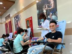 Vietnamese artists donates blood, helping patients in need