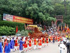 Racing to prepare for Hùng Kings ceremony