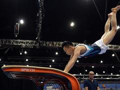 Olympics delay helps medal chance, says gymnast Tùng