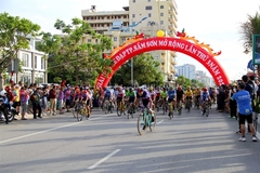 Nearly 450 cyclists compete at Sầm Sơn Cycling Open