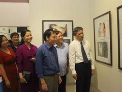 Exhibition highlights domestic violence in VN