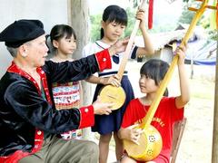 Old soldier preserves ethnic folk music