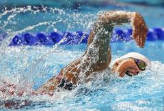 15-year-old swimmer beats star Viên's record