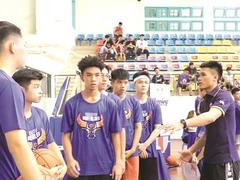 Young Hà Nội ballers chase hoop dreams at VBA tryout