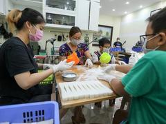Volunteers help relieve ear pain from face mask use