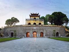 City walk to discover Imperial Citadel of Thăng Long